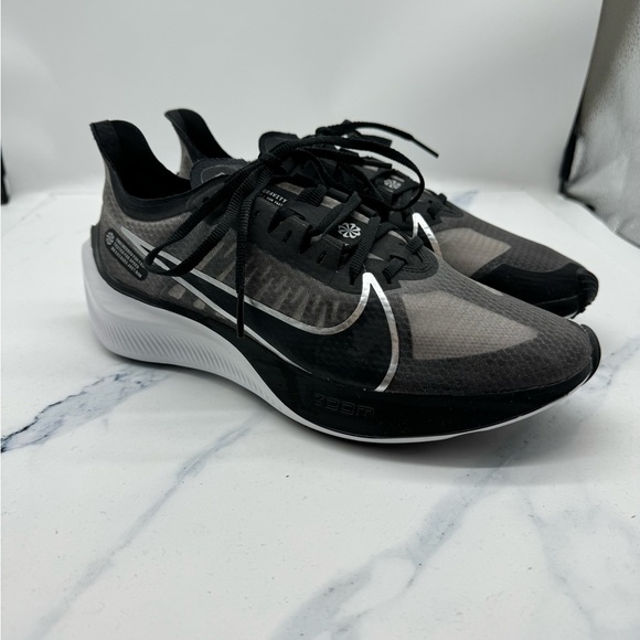 Nike Women’s Zoom Gravity Sz. 10 - Picture 4 of 7